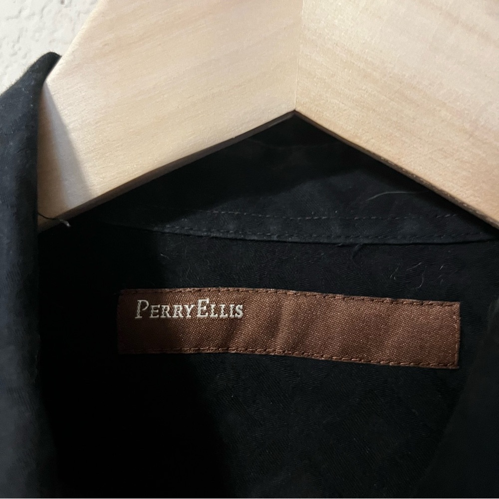 Perry Ellis Black Patterned Button Down Shirt - image 6